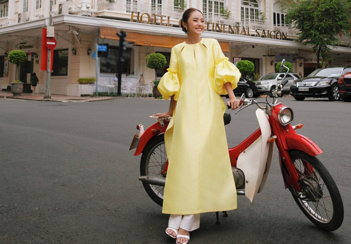 Sao Việt xúng xính áo dài Tết